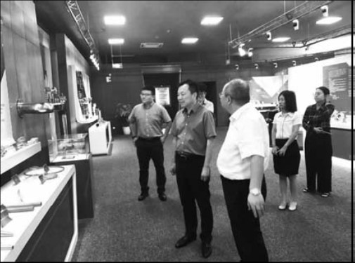 上海卓然工程技術(shù)股份有限公司 蒞臨公司商務(wù)考察公司展示室并對產(chǎn)品實(shí)物進(jìn)行了介紹